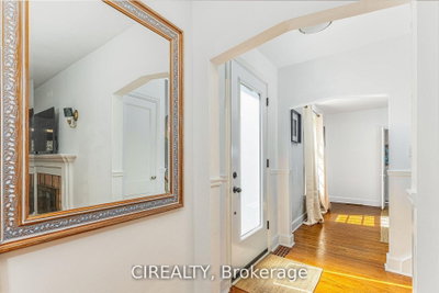 25 Howard Avenue • Oakville, ON photo 5