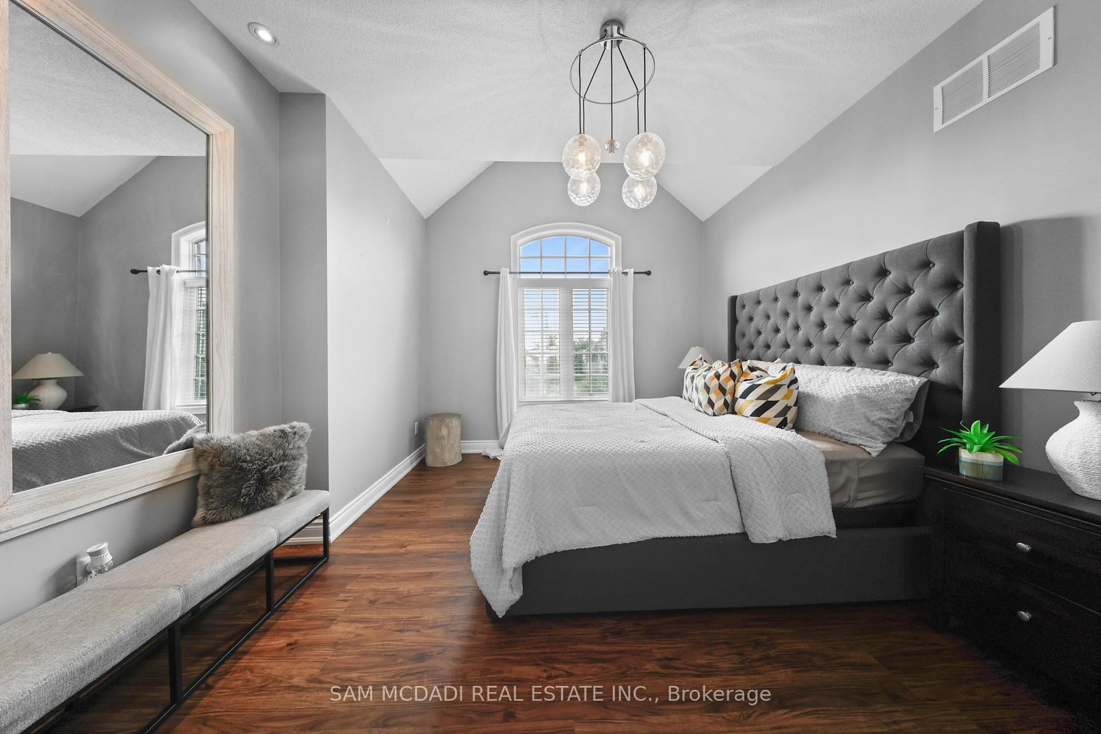 950 Fredonia Drive • Mississauga, ON photo 32