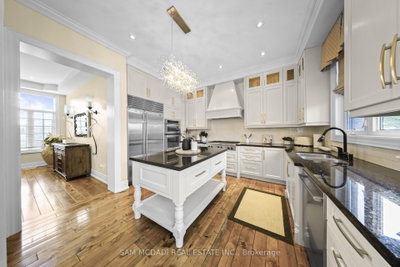 950 Fredonia Drive • Mississauga, ON photo 9