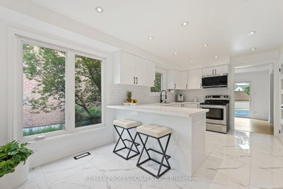 6031 Edenwood Mississauga,ON L5N 2Y6 — Photo 13