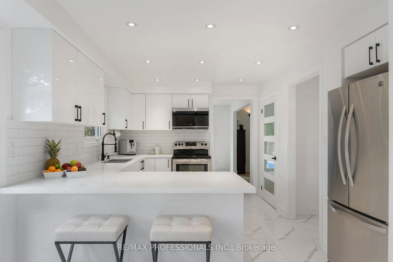 6031 Edenwood Mississauga,ON L5N 2Y6 — Photo 15