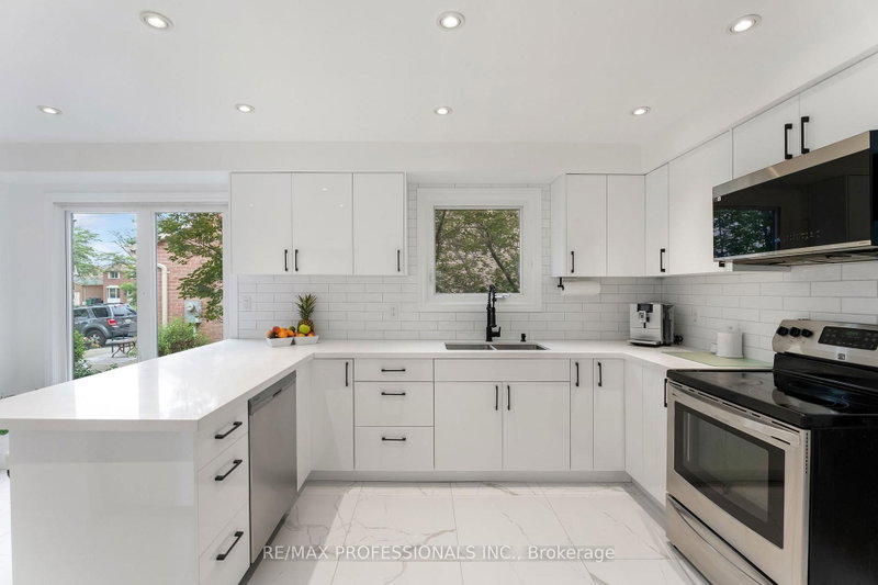 6031 Edenwood Mississauga,ON L5N 2Y6 — Photo 16