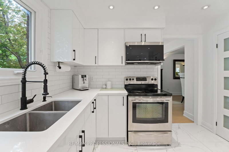 6031 Edenwood Mississauga,ON L5N 2Y6 — Photo 17