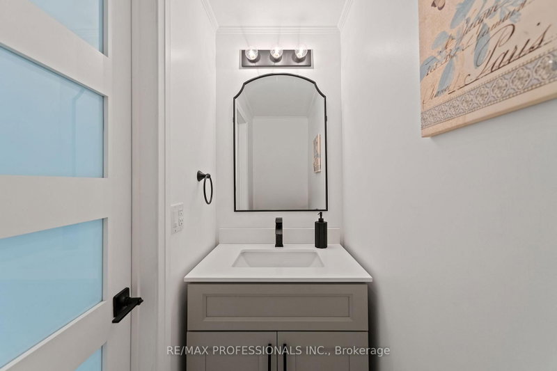 6031 Edenwood Mississauga,ON L5N 2Y6 — Photo 20