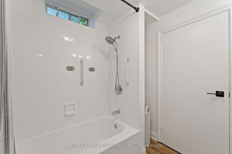 6031 Edenwood Mississauga,ON L5N 2Y6 — Photo 37
