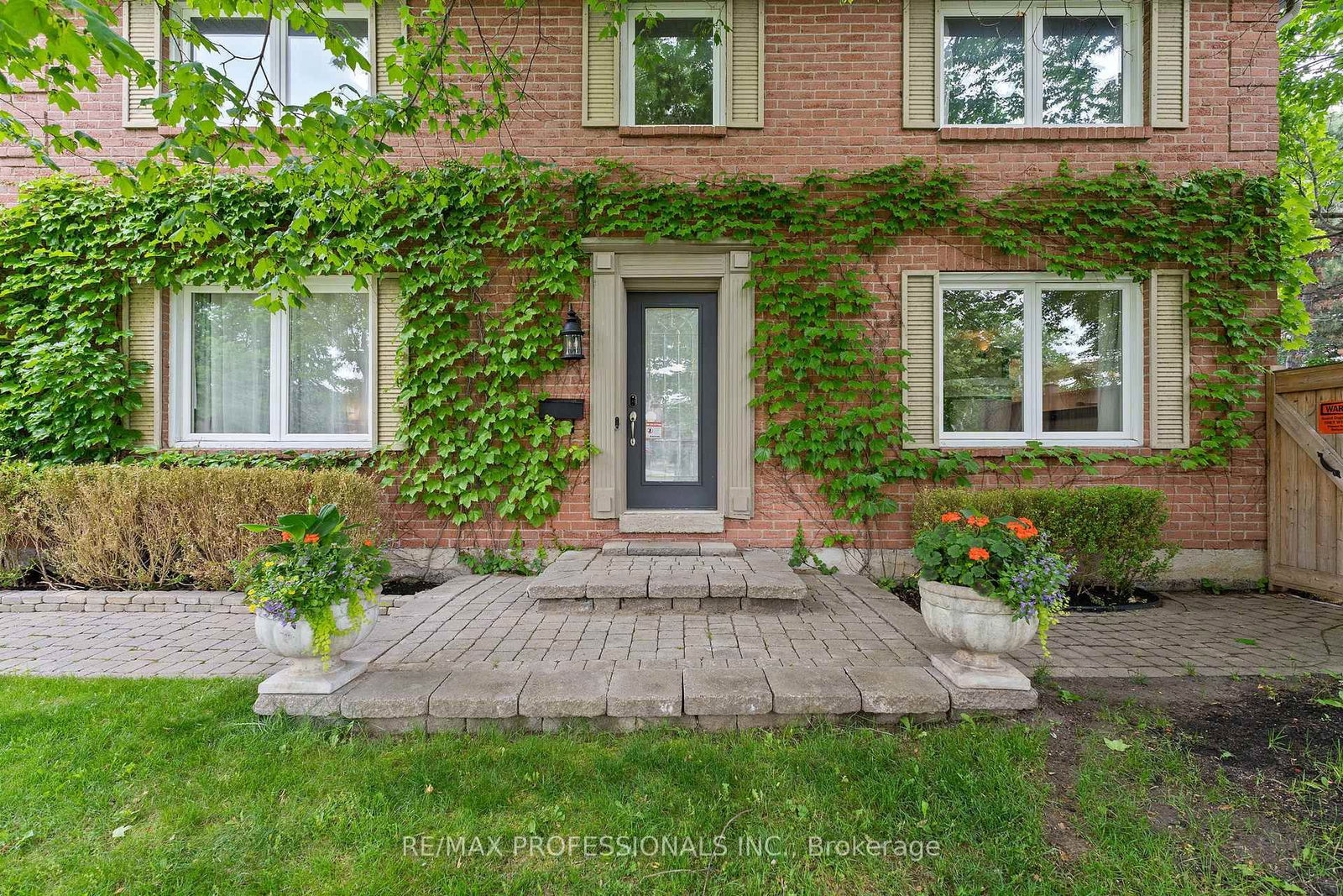 6031 Edenwood Drive • Mississauga, ON photo 4