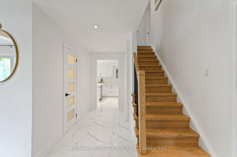6031 Edenwood Mississauga,ON L5N 2Y6 — Photo 8
