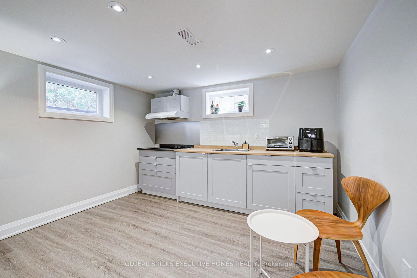 6 Cardigan Road • Toronto, ON photo 22