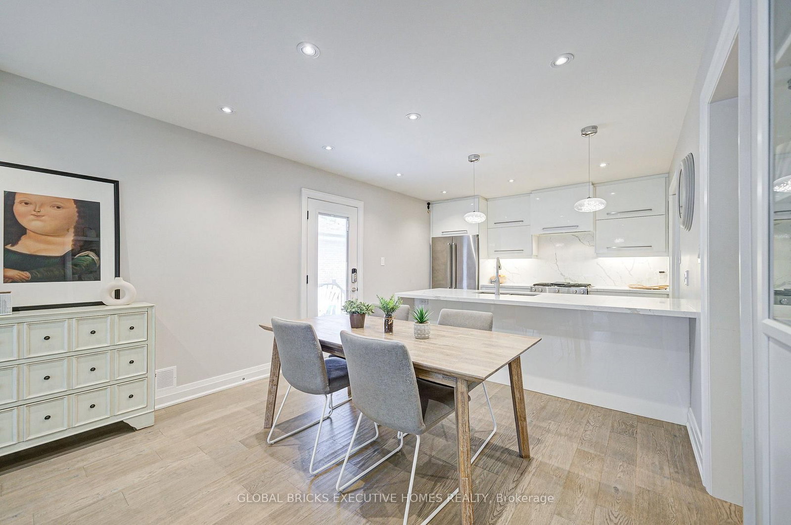 6 Cardigan Road • Toronto, ON photo 6