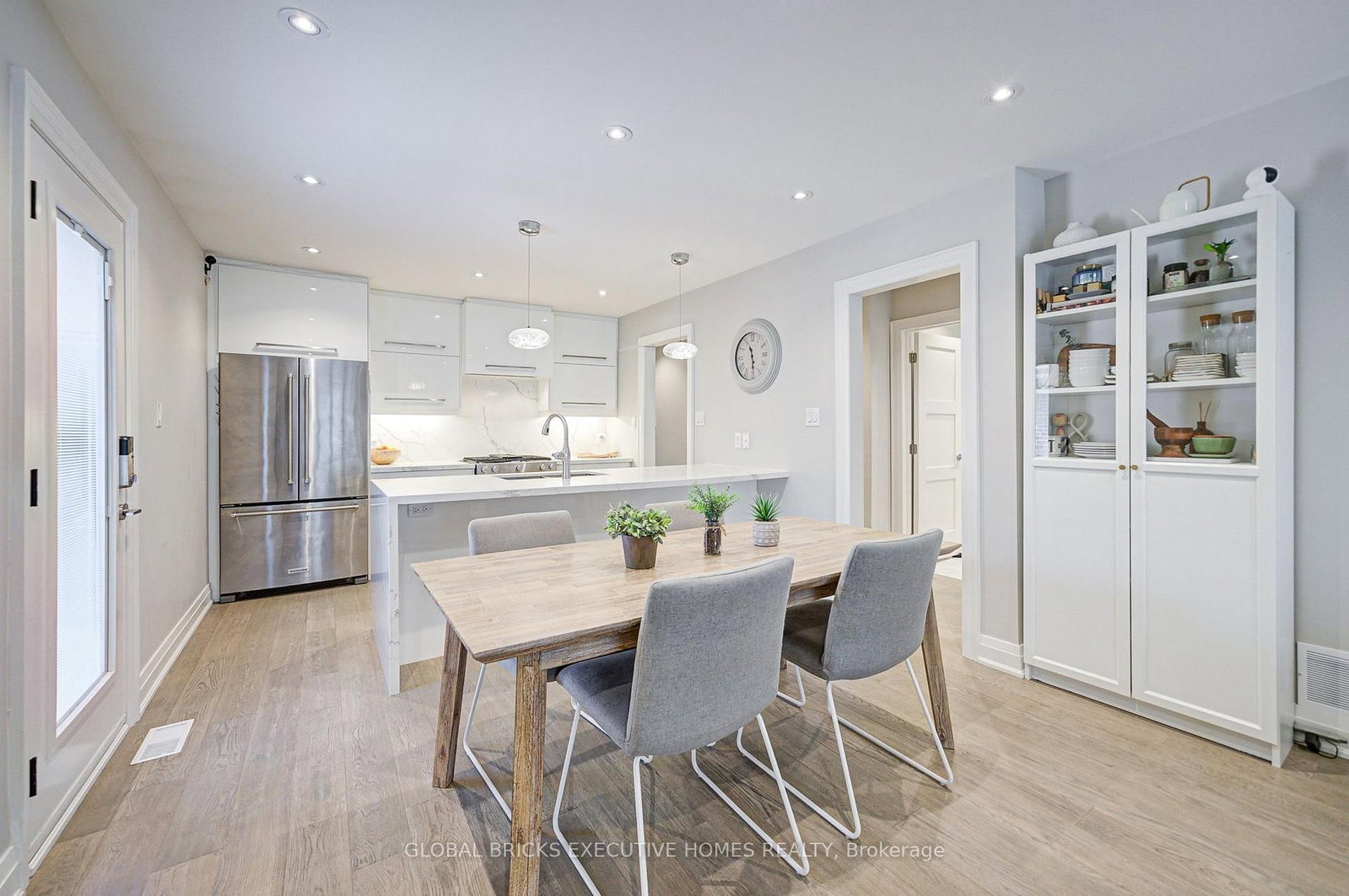 6 Cardigan Road • Toronto, ON photo 7