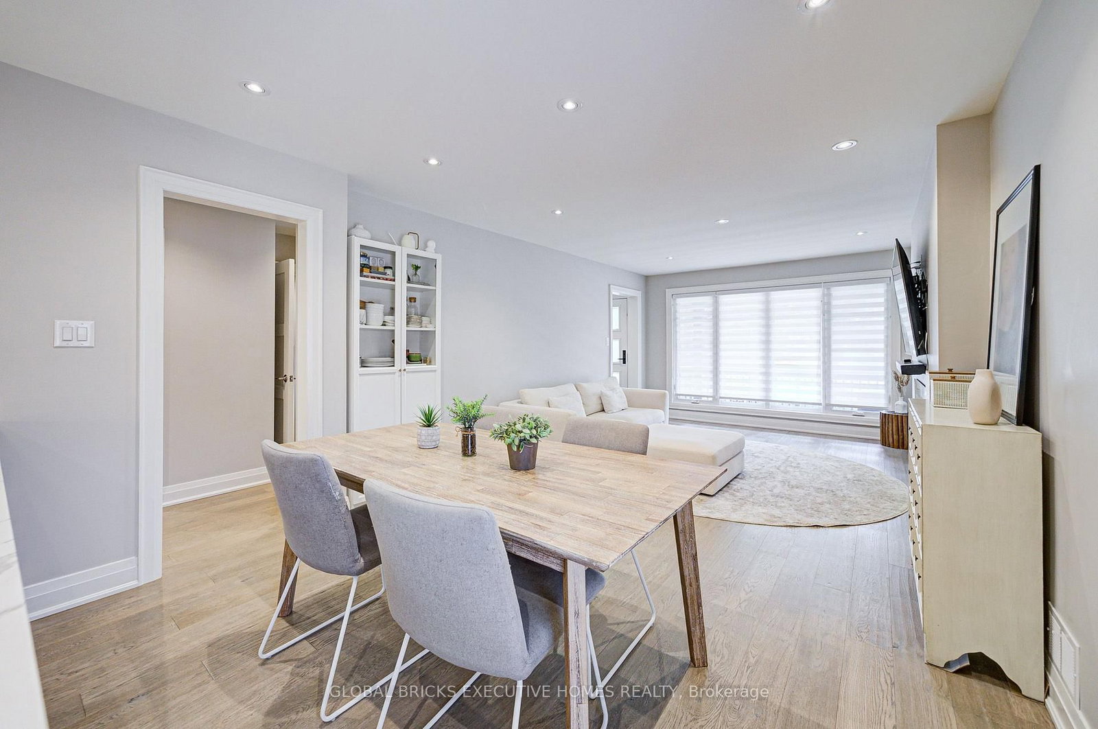 6 Cardigan Road • Toronto, ON photo 8