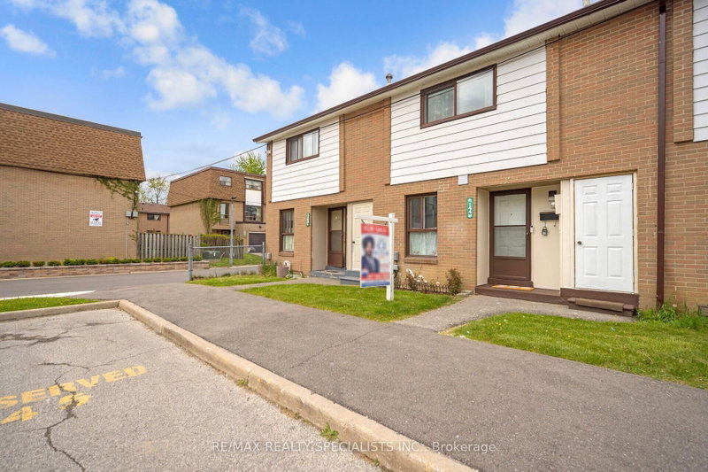 144 Fleetwood Crescent