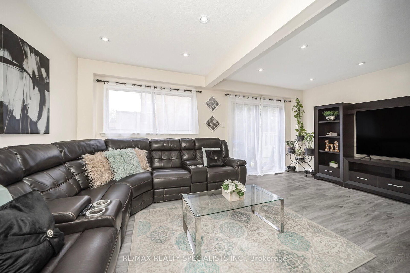 144 Fleetwood Crescent • Brampton, ON photo 4