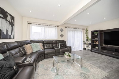 144 Fleetwood Crescent • Brampton, ON photo 4