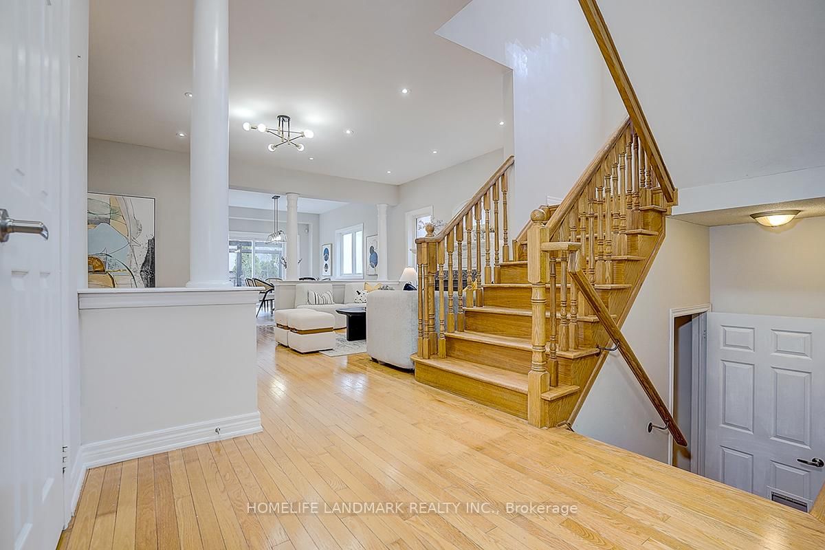 2455 Felhaber Crescent • Oakville, ON photo 6