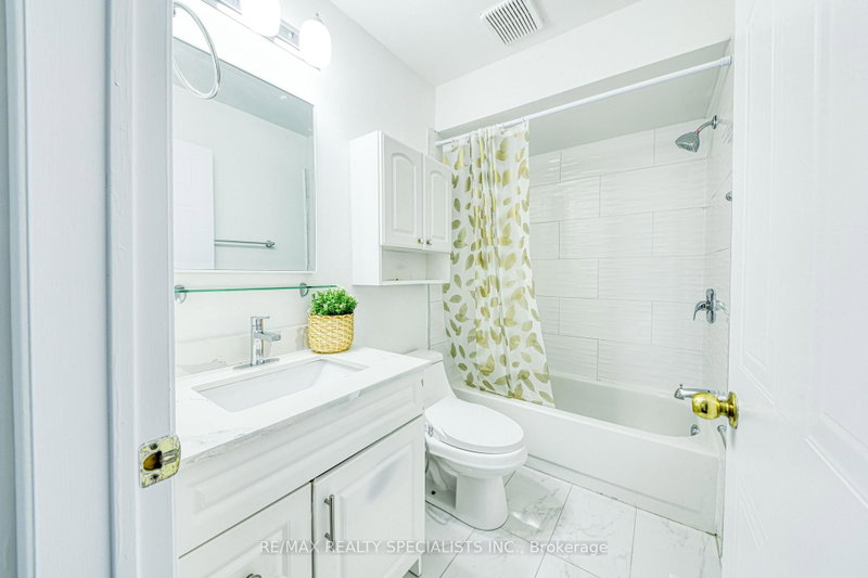 35 Softneedle Brampton,ON L6R 1K4 — Photo 14