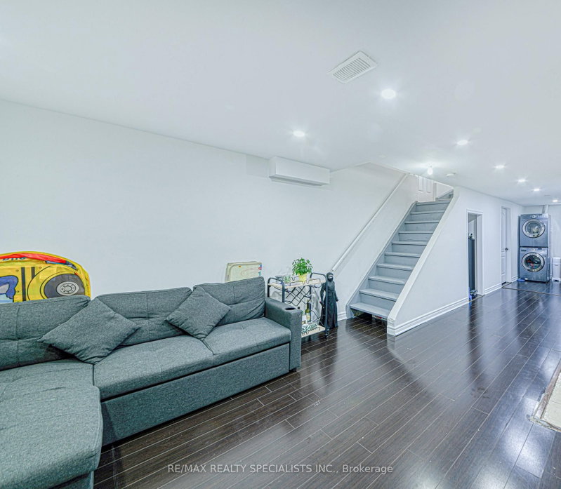 35 Softneedle Brampton,ON L6R 1K4 — Photo 16