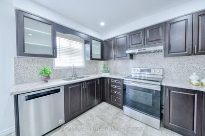 35 Softneedle Avenue • Brampton, ON photo 7