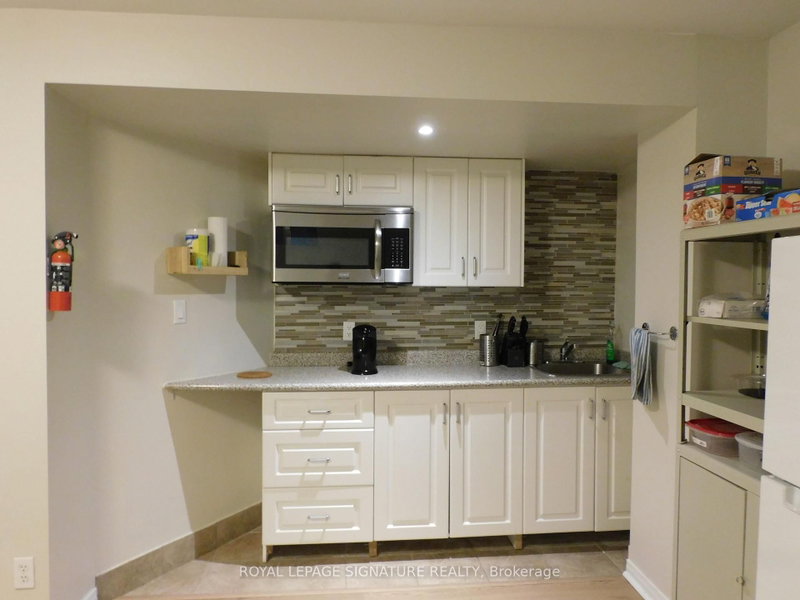 1132 Queen Street W