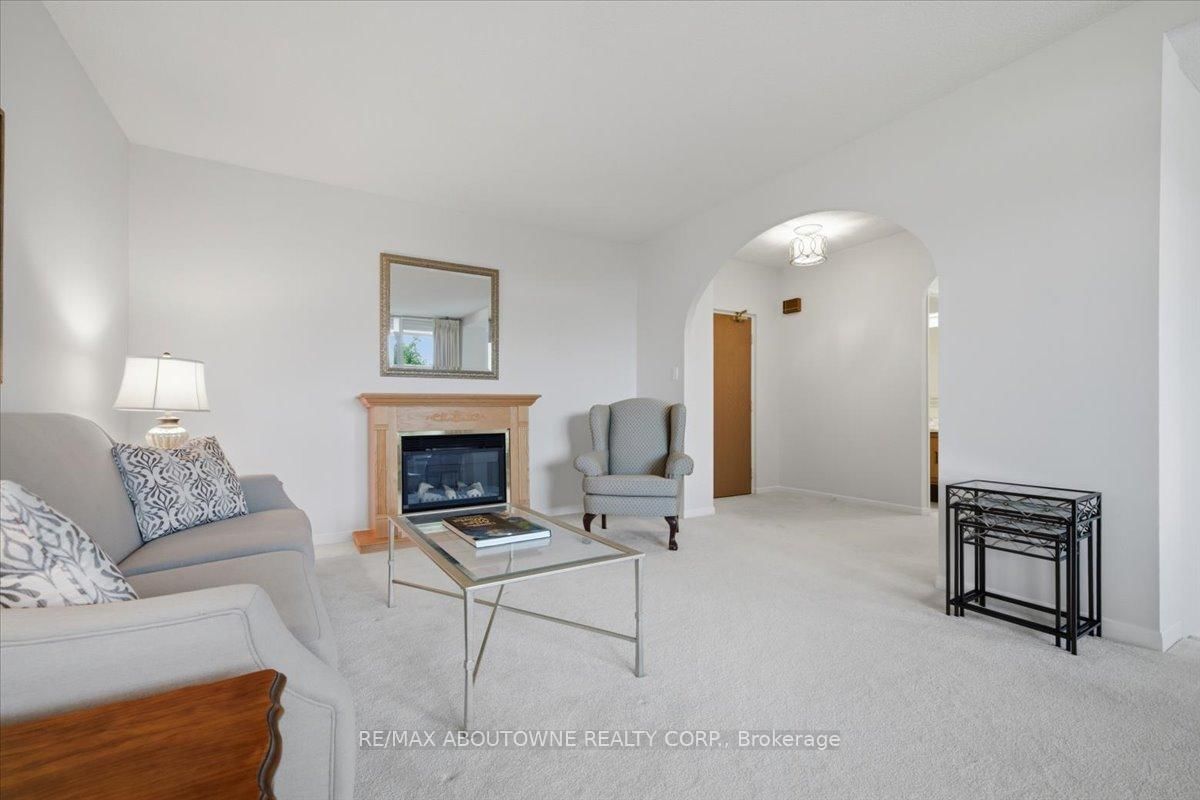 5250 Lakeshore Road • #401 • Burlington, ON photo 5