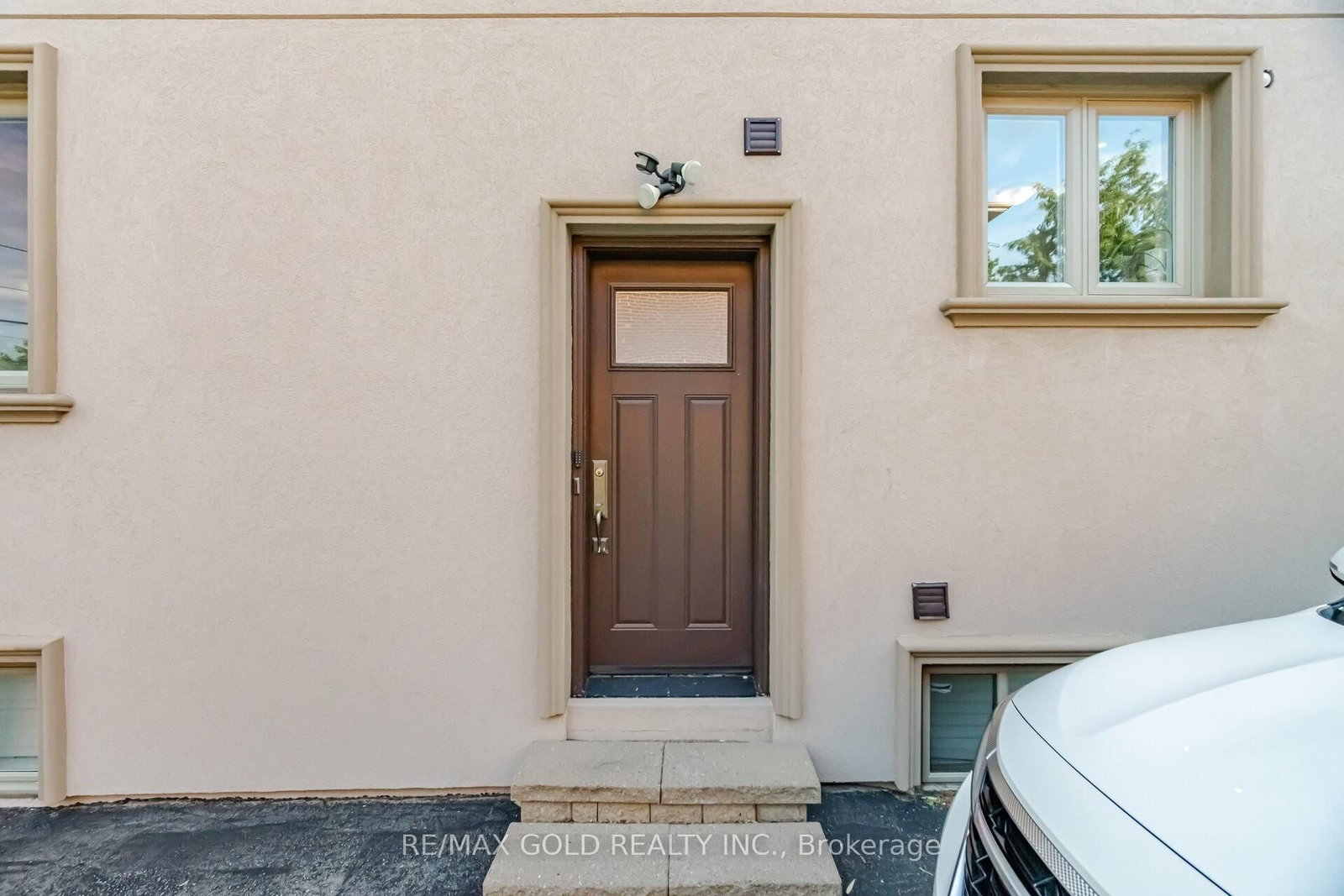 352 Maple Leaf Drive • Toronto, ON photo 11