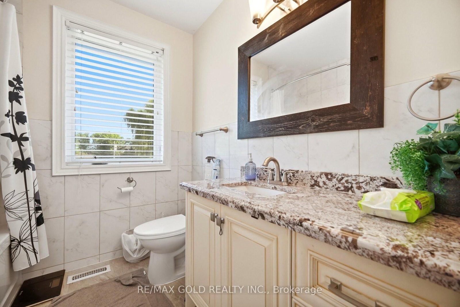 352 Maple Leaf Drive • Toronto, ON photo 14