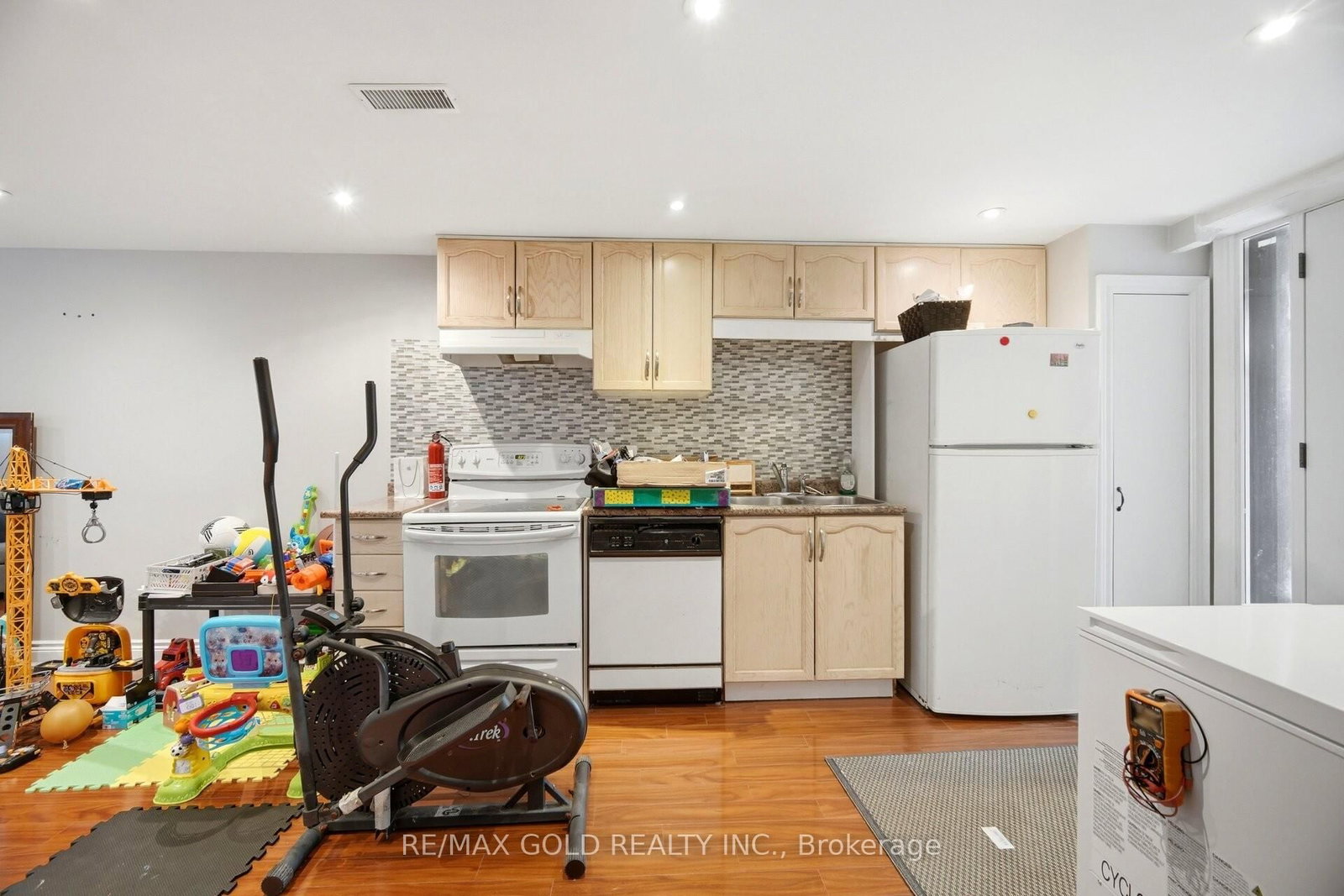 352 Maple Leaf Drive • Toronto, ON photo 16