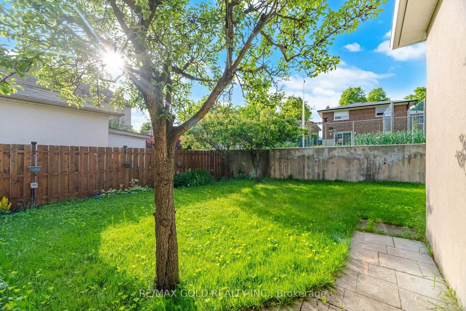 352 Maple Leaf Drive • Toronto, ON photo 19