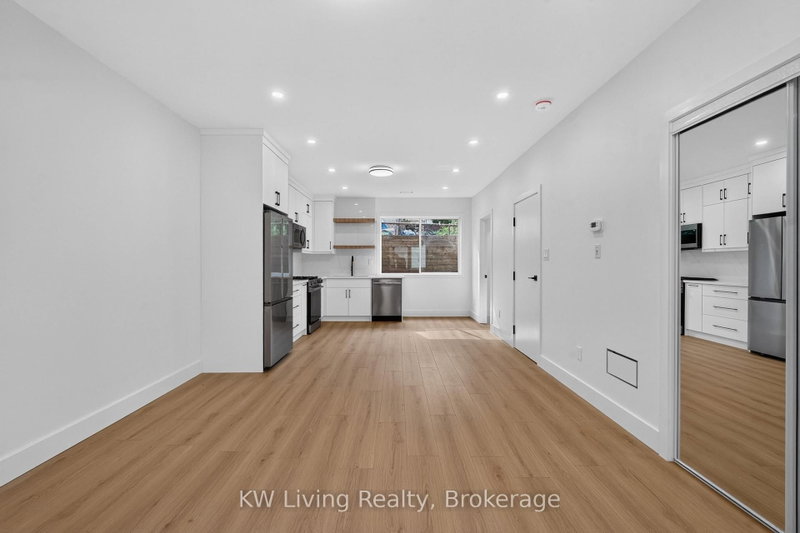 Garden Suite - 484 Westmount Avenue