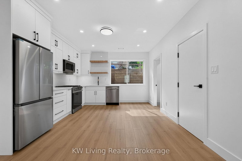 Garden Suite - 484 Westmount Avenue
