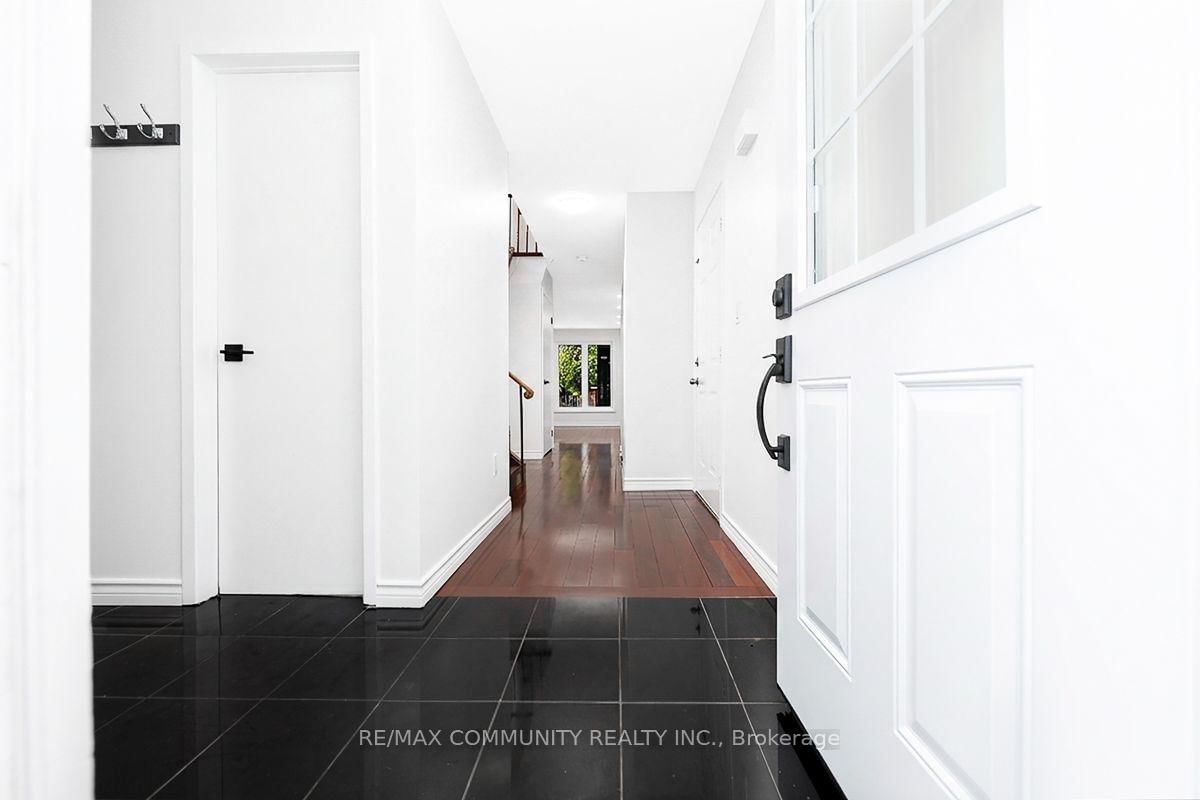 4066 Bishopstoke Lane • Mississauga, ON photo 3
