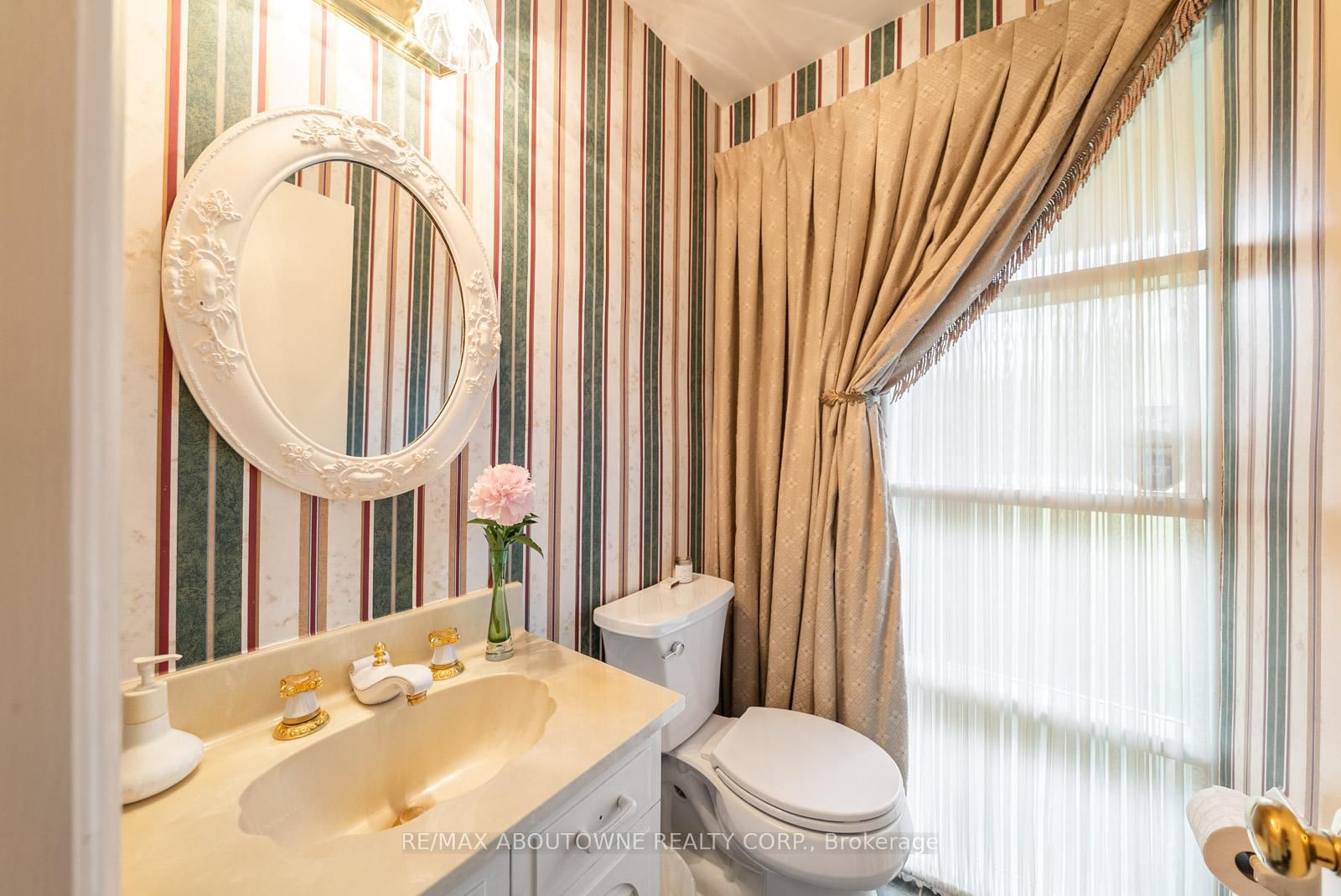 142 Abbey Court • Oakville, ON photo 33