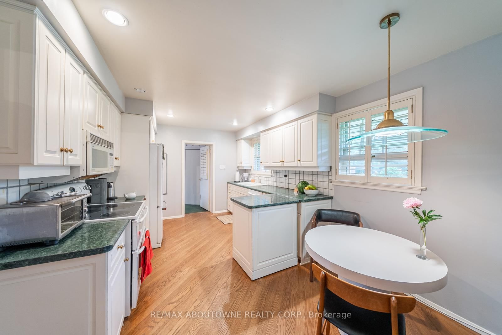 142 Abbey Court • Oakville, ON photo 34