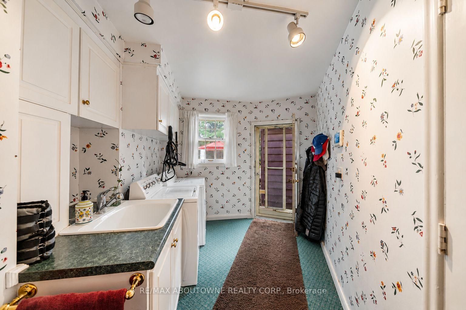 142 Abbey Court • Oakville, ON photo 38