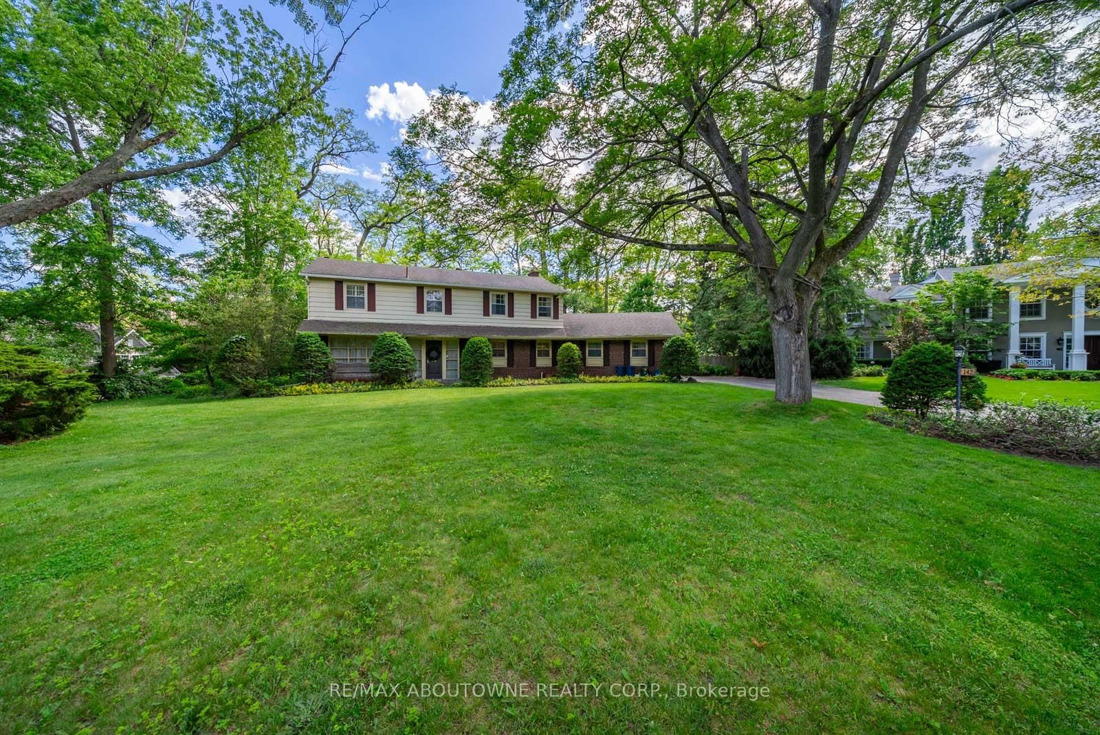 142 Abbey Court • Oakville, ON photo 4