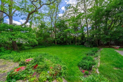142 Abbey Court • Oakville, ON photo 9