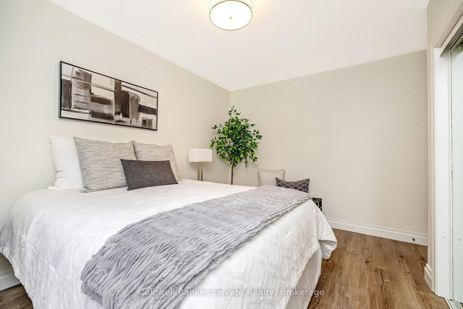 21 Market Street • Halton Hills, ON photo 17