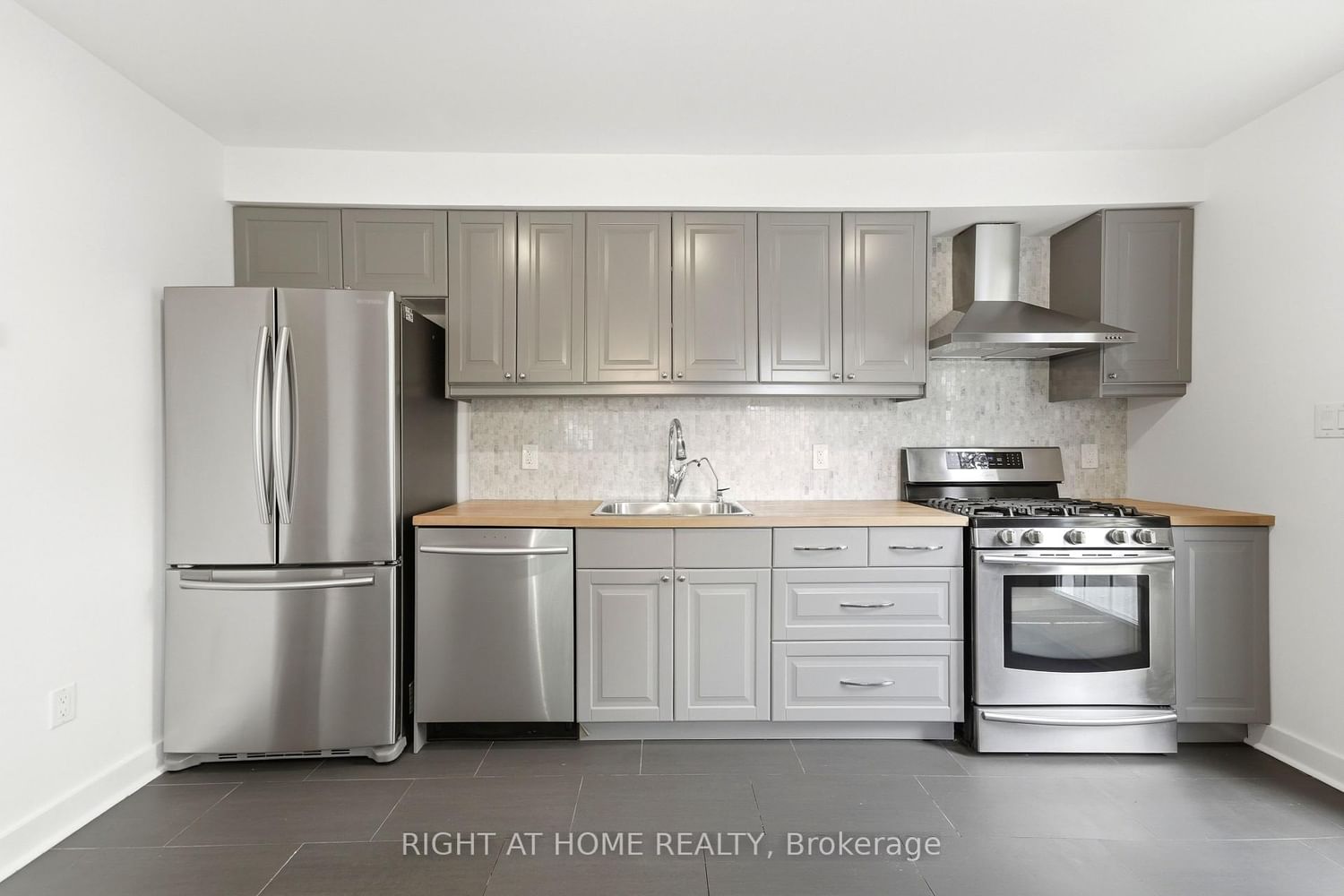 1244 De Quincy Crescent • Burlington, ON photo 11
