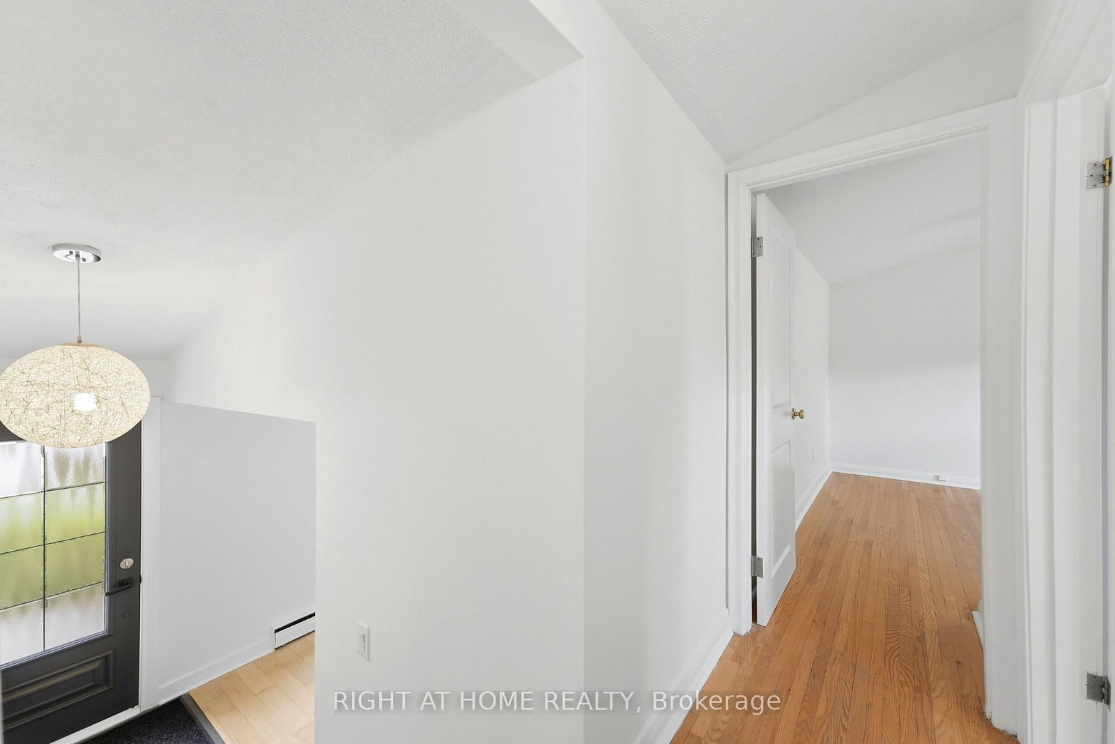 1244 De Quincy Crescent • Burlington, ON photo 14