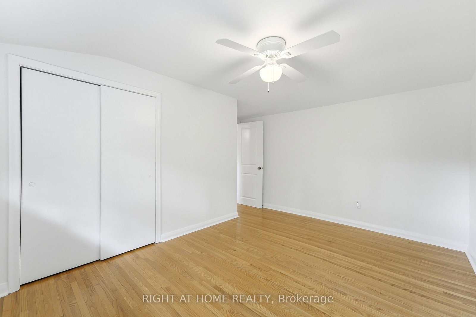 1244 De Quincy Crescent • Burlington, ON photo 18