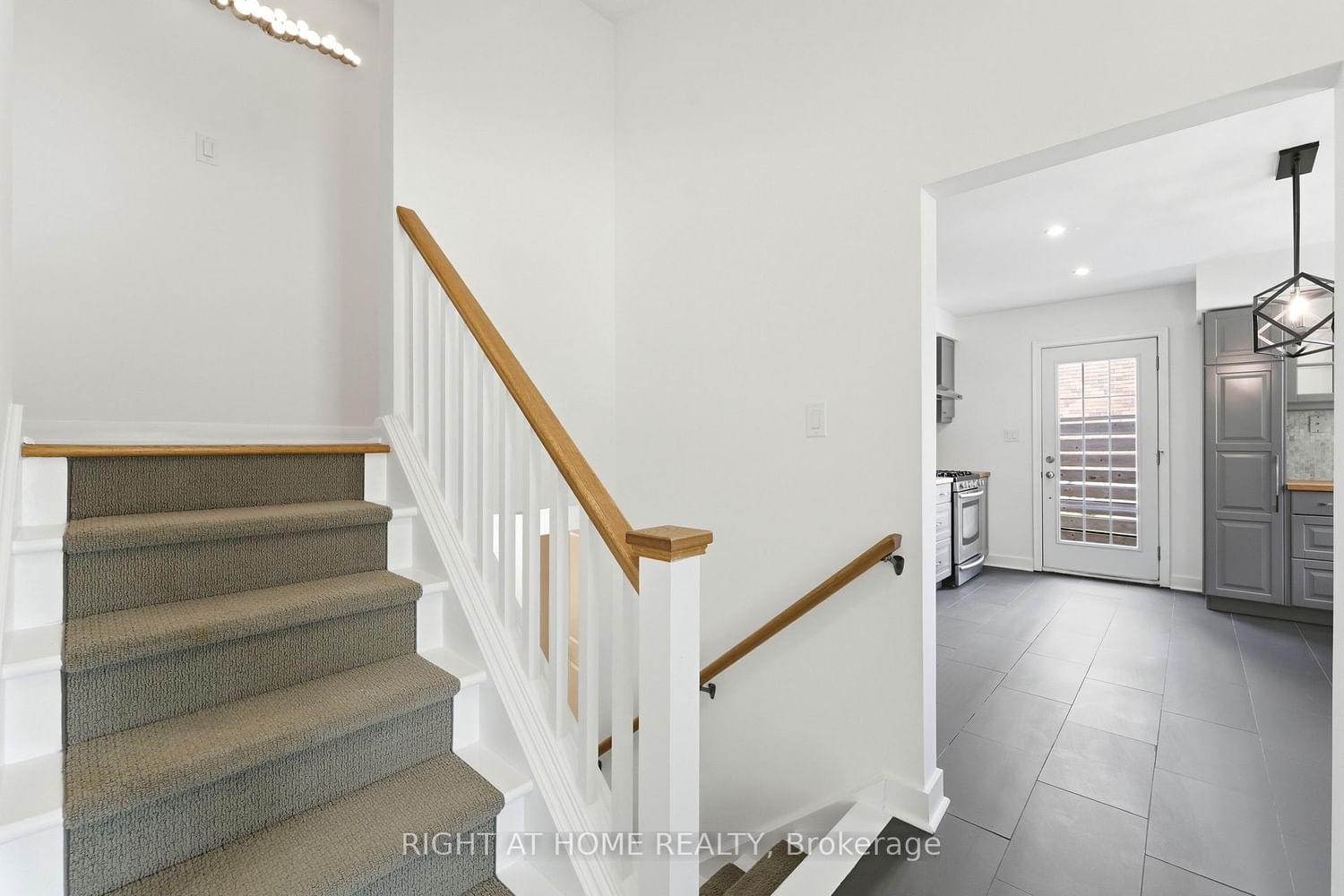 1244 De Quincy Crescent • Burlington, ON photo 28
