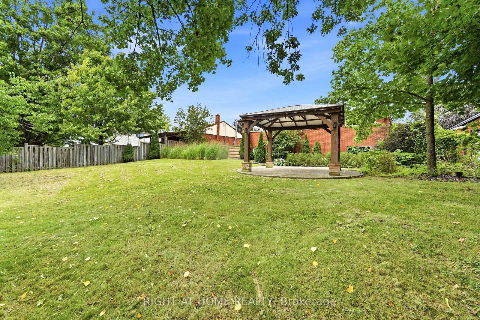 1244 De Quincy Crescent • Burlington, ON photo 39