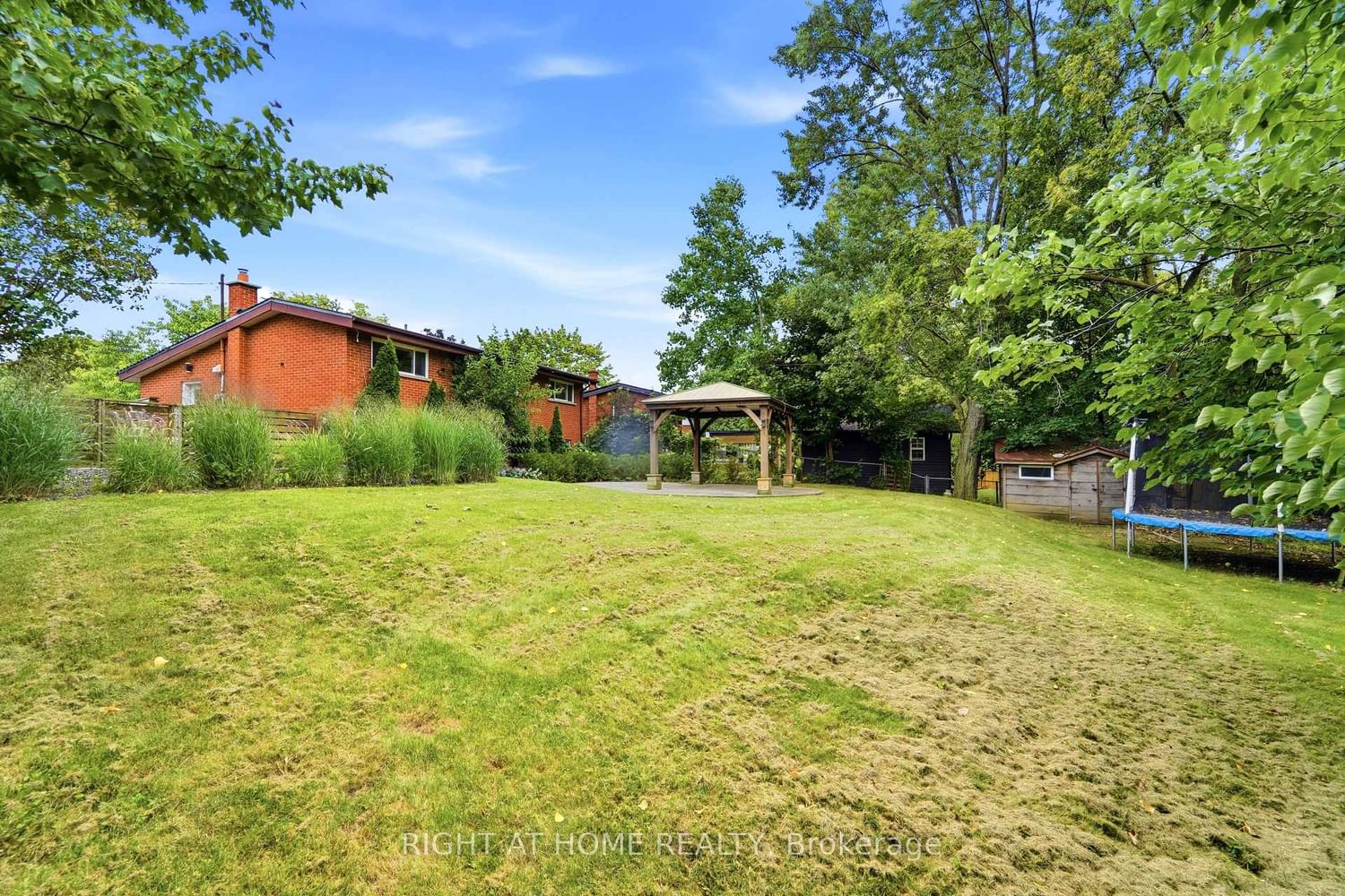 1244 De Quincy Crescent • Burlington, ON photo 40