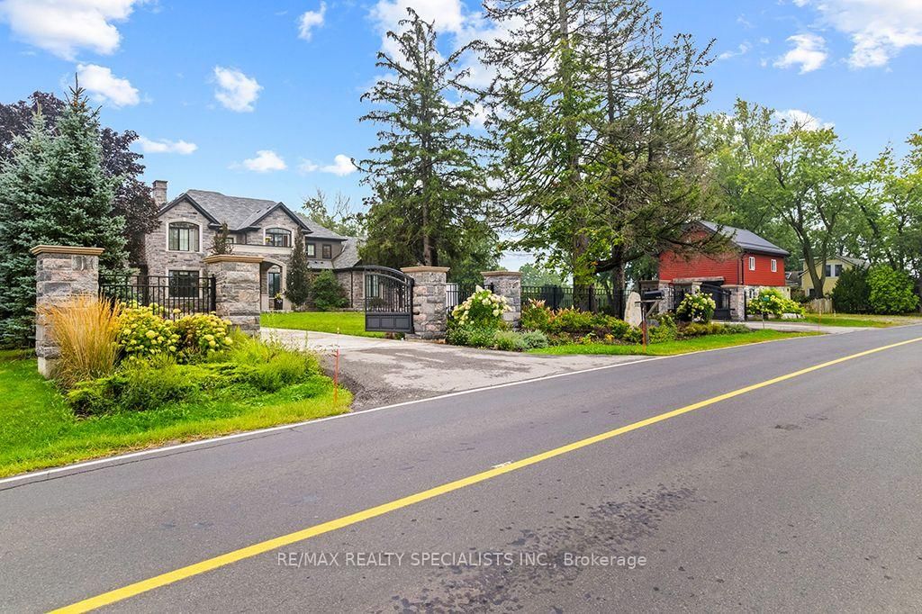 5026 No 2 Side Road • Burlington, ON photo 2