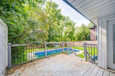 1566 Venetia Drive • Oakville, ON photo 6