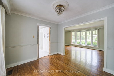 1566 Venetia Drive • Oakville, ON photo 8