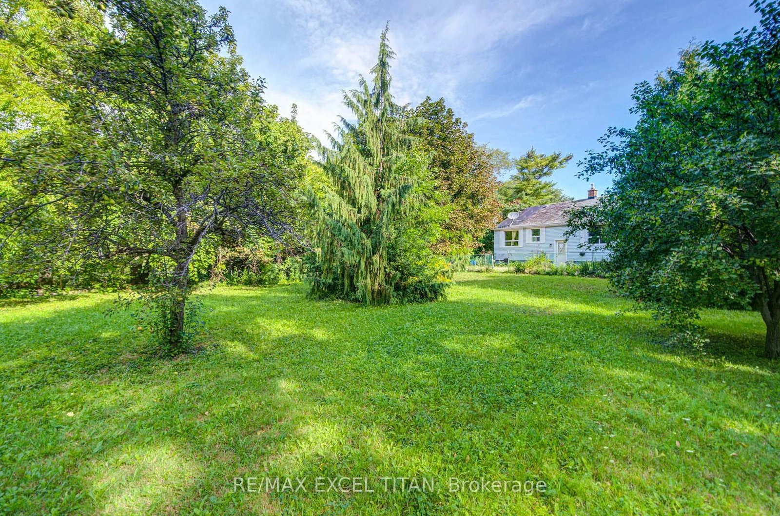 1098 Kent Avenue • Oakville, ON photo 1