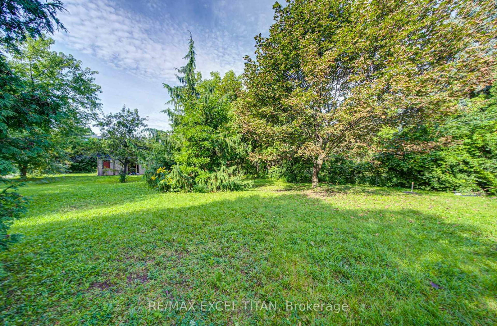 1098 Kent Avenue • Oakville, ON photo 3