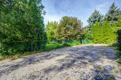 1098 Kent Avenue • Oakville, ON photo 4