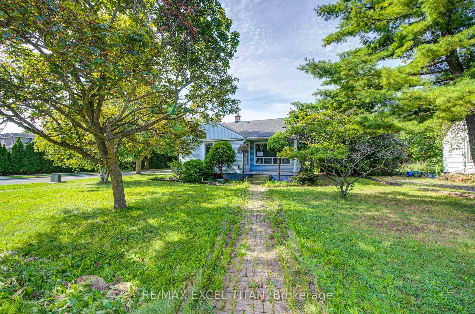 1098 Kent Avenue • Oakville, ON photo 5